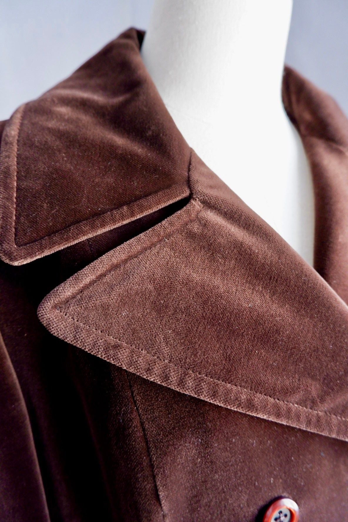 1970s Chocolate Brown Double-Breasted Velvet Coat – Worn-In Elegance M/L