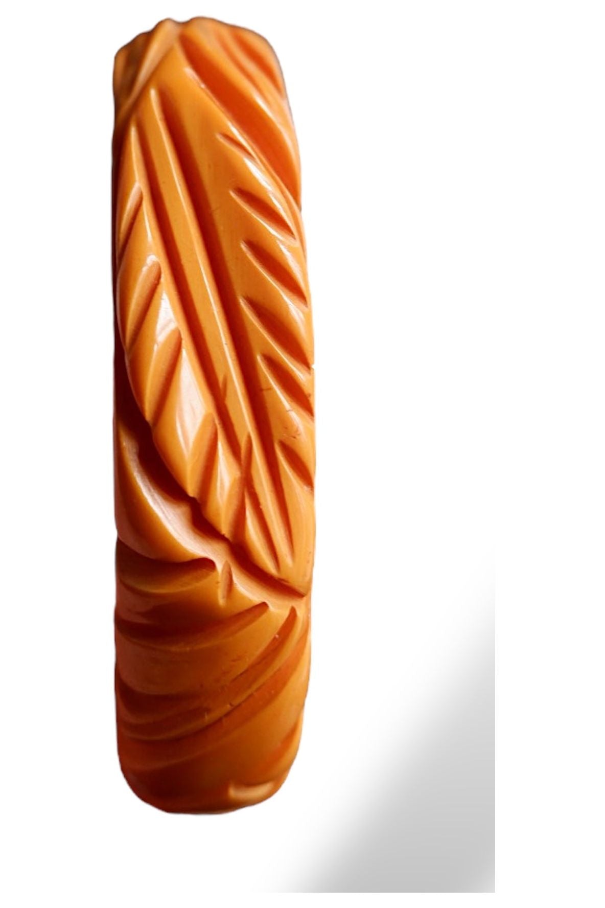 Vintage Butterscotch Bakelite Bangle – Deep Carved Twist & Braided Motif, 1930s