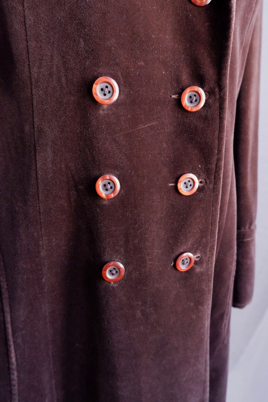 1970s Chocolate Brown Double-Breasted Velvet Coat – Worn-In Elegance M/L