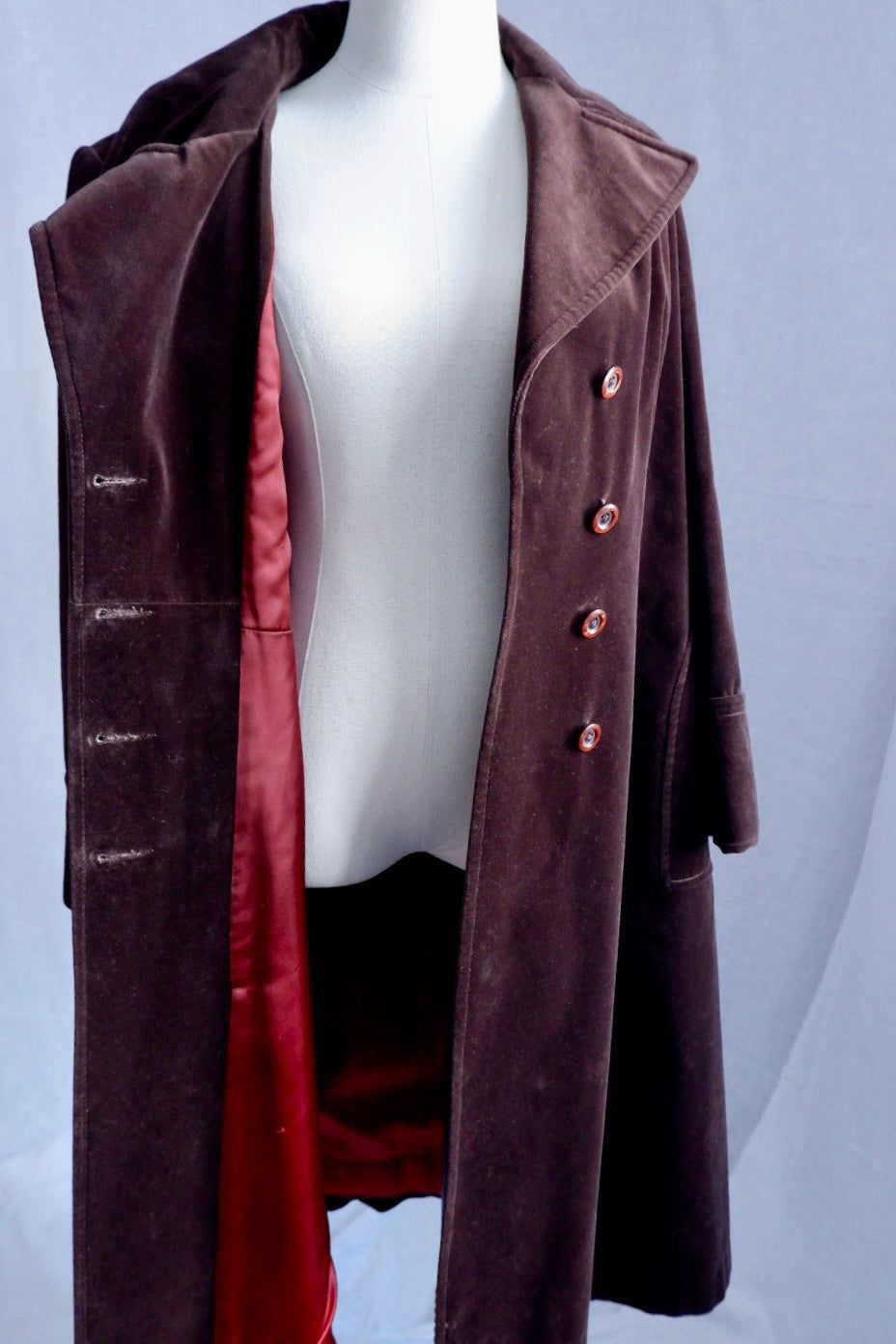 1970s Chocolate Brown Double-Breasted Velvet Coat – Worn-In Elegance M/L