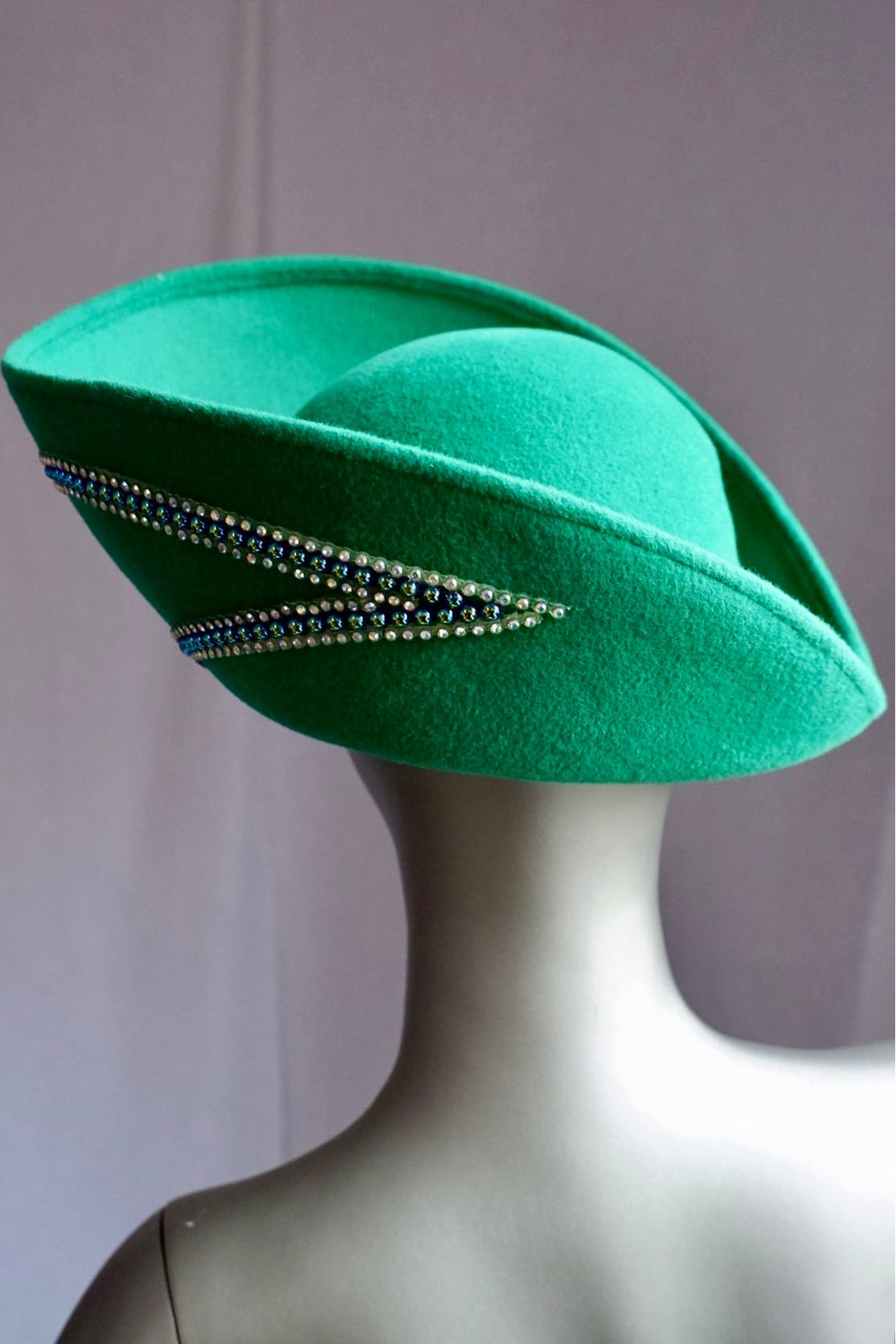 Vintage Jack McConnell Kelly Green Sculptural Wool Hat with Rhinestone Sunburst Detail