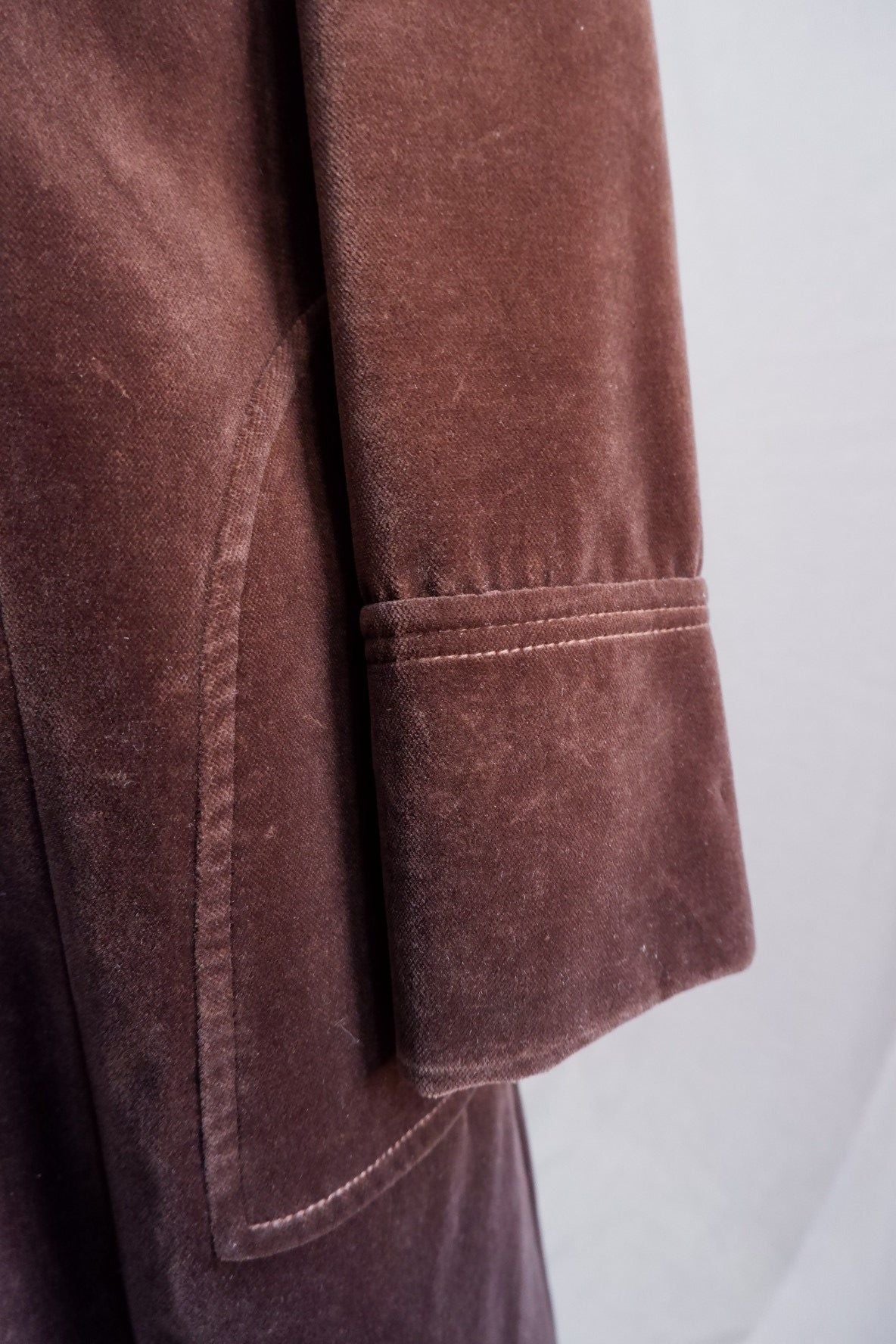 1970s Chocolate Brown Double-Breasted Velvet Coat – Worn-In Elegance M/L