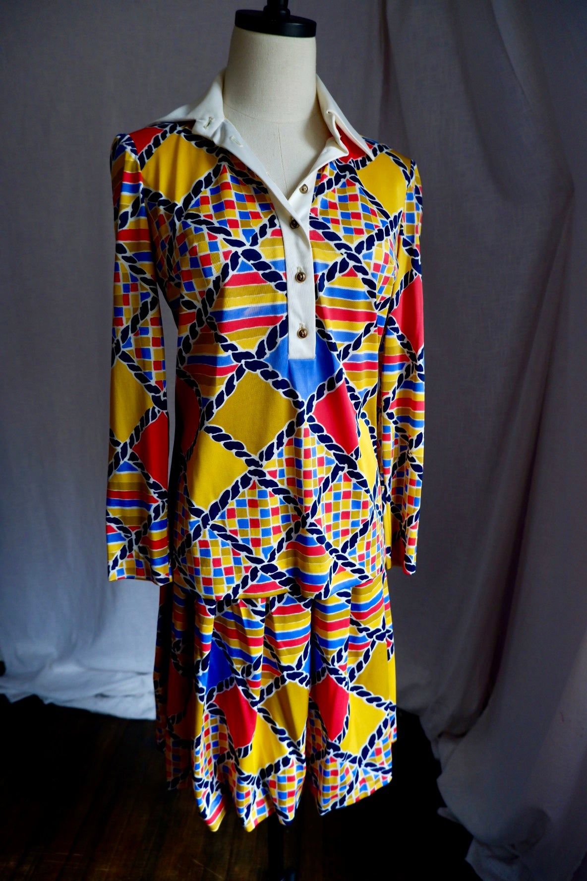 1970s Vintage Wilroy Traveler Skirt Set with Belt – Geometric Print M