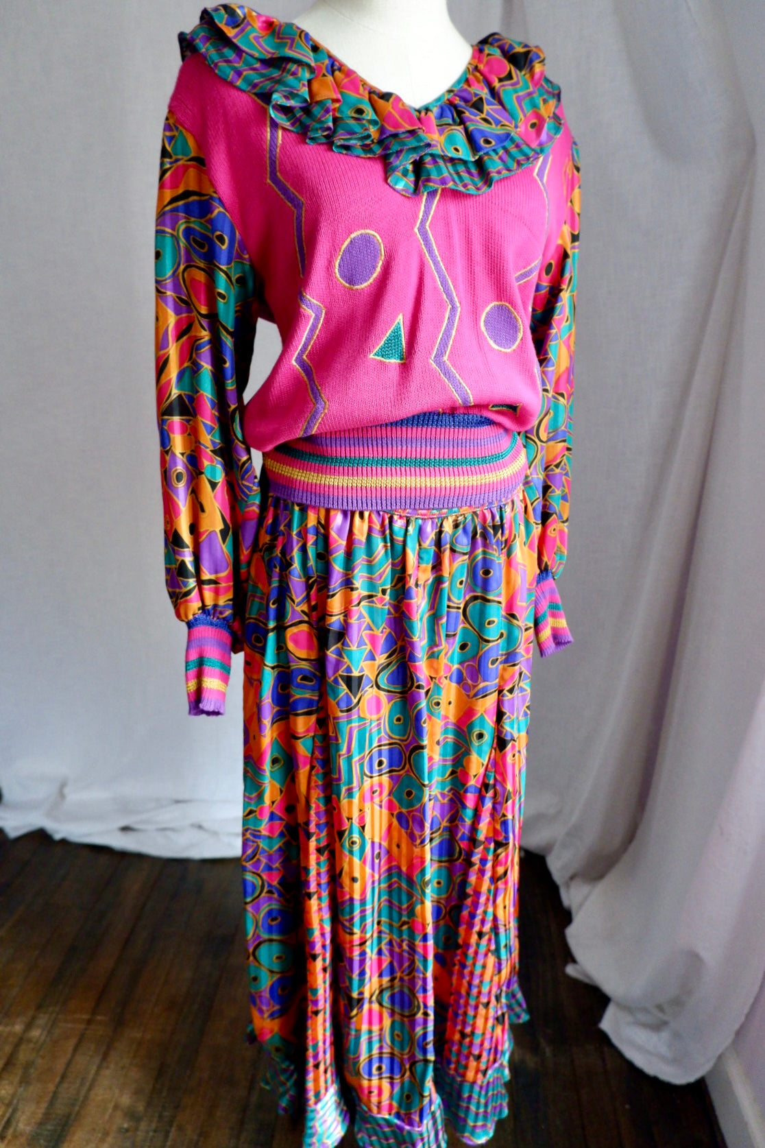 1980s Vintage Jaymee Papell Colorful Abstract Skirt and Sweater Set S/M