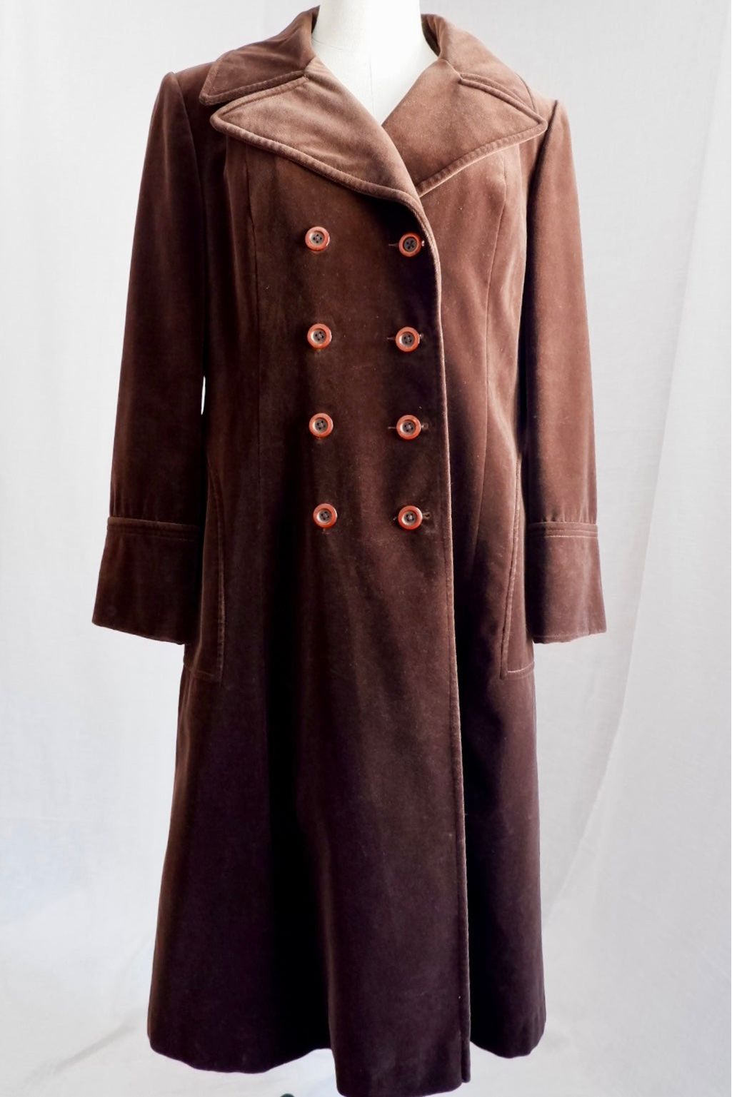 1970s Chocolate Brown Double-Breasted Velvet Coat – Worn-In Elegance M/L