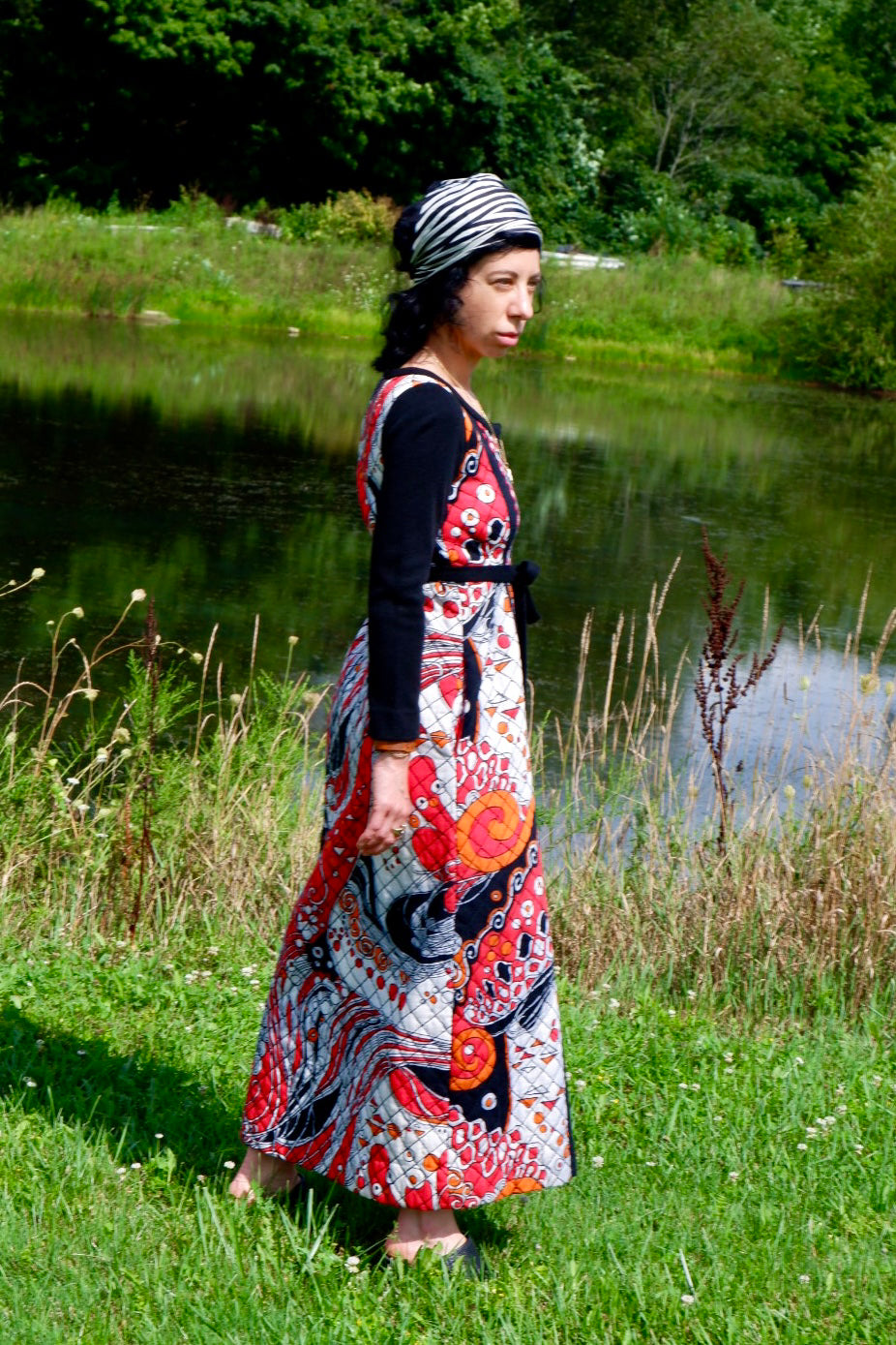 Side view of the quilted abstract print maxi dress